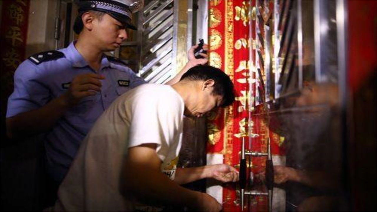 桐梓请开锁师傅开了锁后，师傅为什么一般都不进门，就算主人请也不进去？